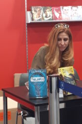 Ursula Poznanski signiert auf der LBM19