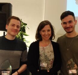 drei glückliche Gewinner